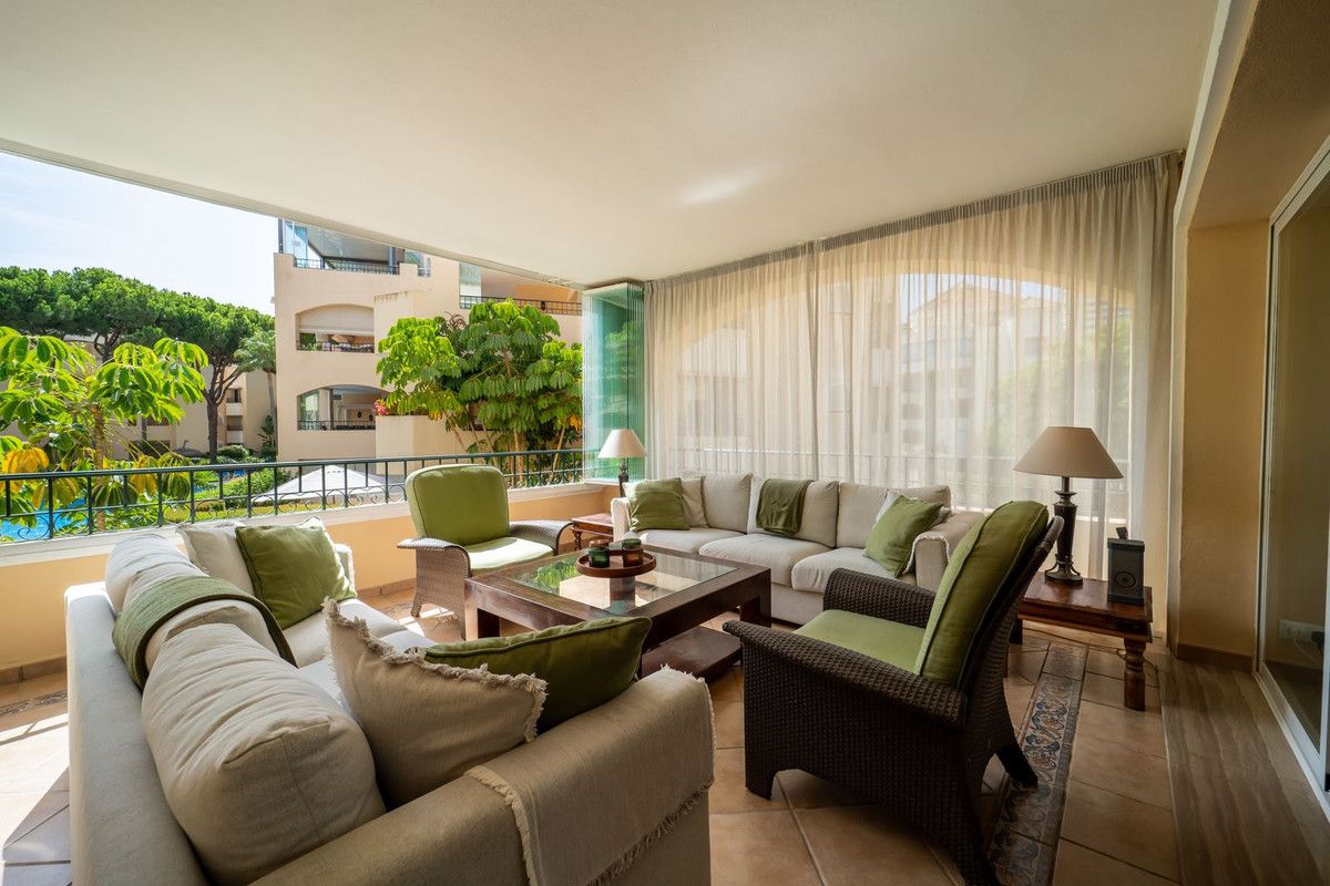Appartement au premier étage à Elviria, Elviria, 10/12
