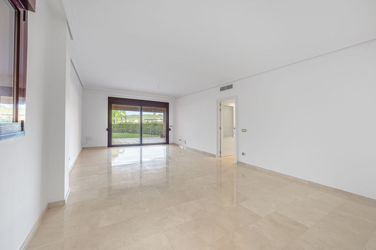 Ground Floor Apartment in Casares, Casares, 8/12