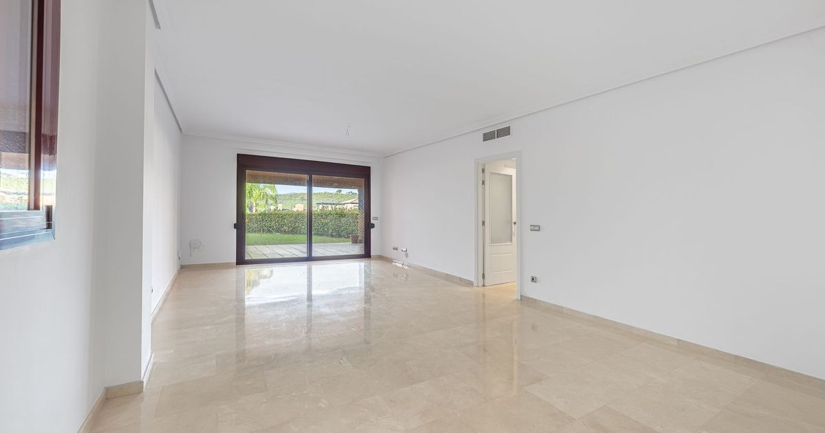 Ground Floor Apartment in Casares, Casares, 8/12