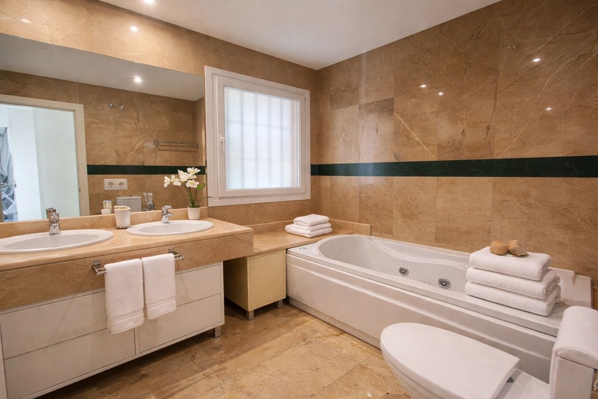 Apartamento en planta media en Nueva Andalucía, Nueva Andalucía, 5/12