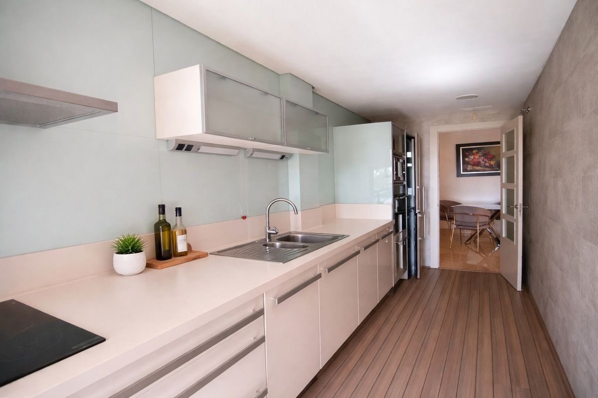 Apartamento en planta media en Nueva Andalucía, Nueva Andalucía, 8/12