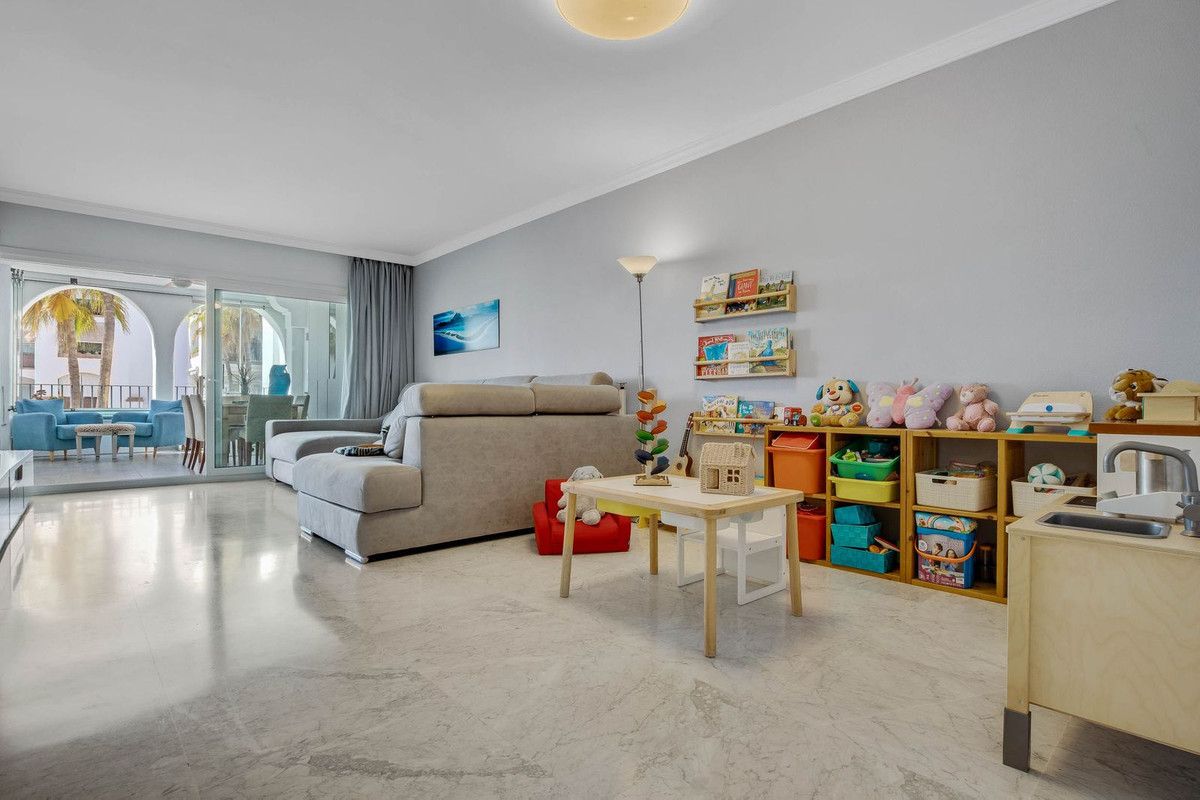Apartamento en planta media en Torremolinos, Torremolinos, 4/12