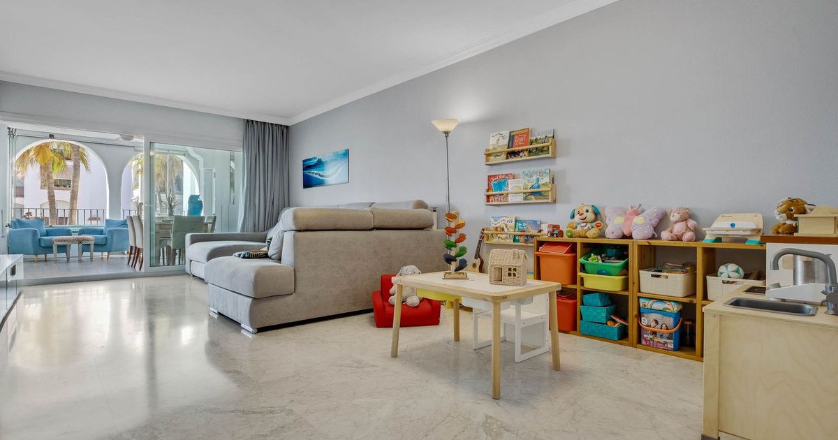 Apartamento en planta media en Torremolinos, Torremolinos, 4/12