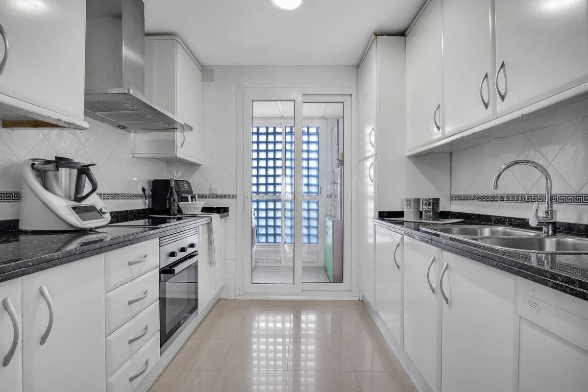 Apartamento en planta media en Torremolinos, Torremolinos, 8/12
