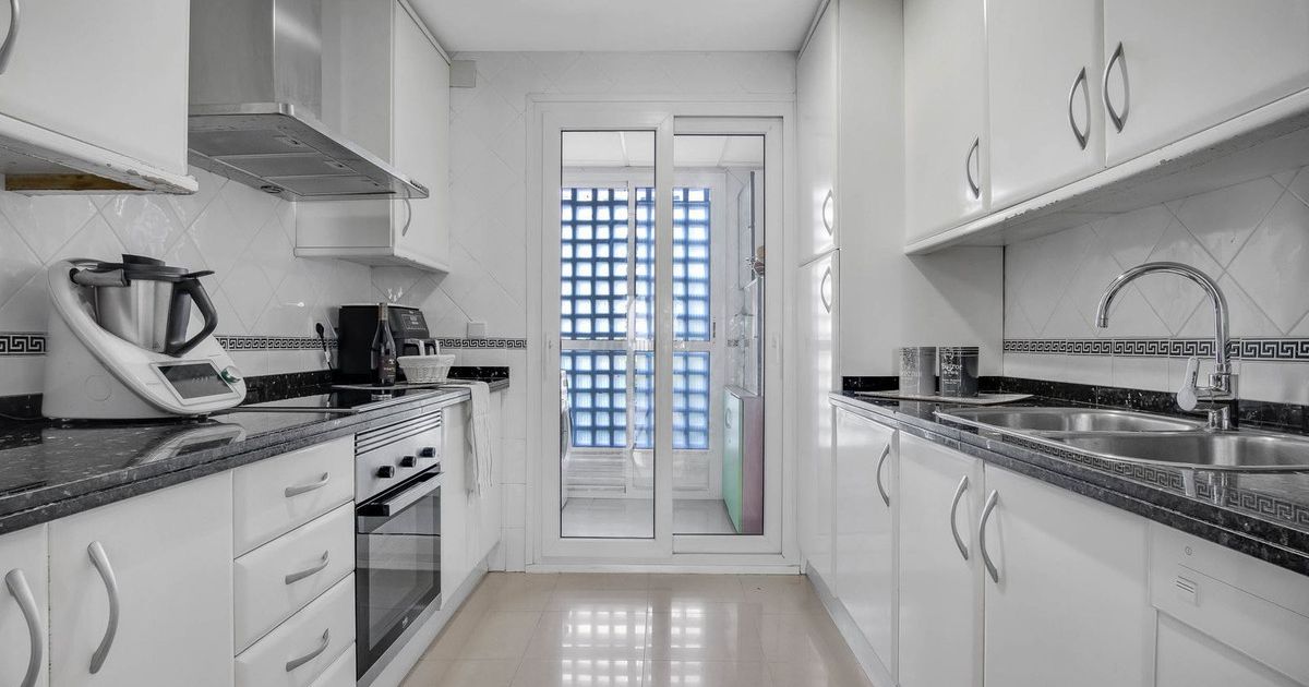 Apartamento en planta media en Torremolinos, Torremolinos, 8/12