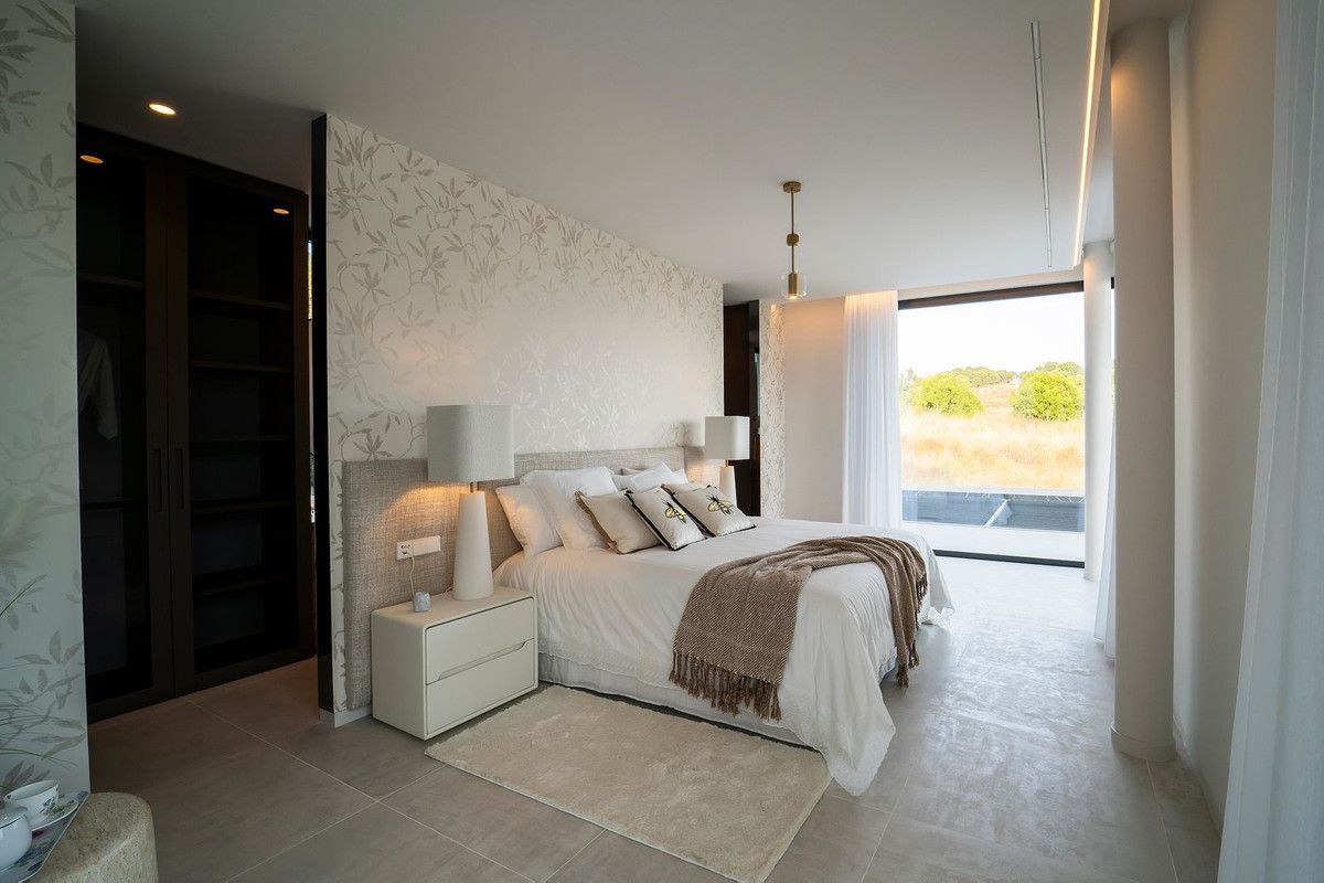 Detached Villa in El Paraiso, El Paraiso, 3/12