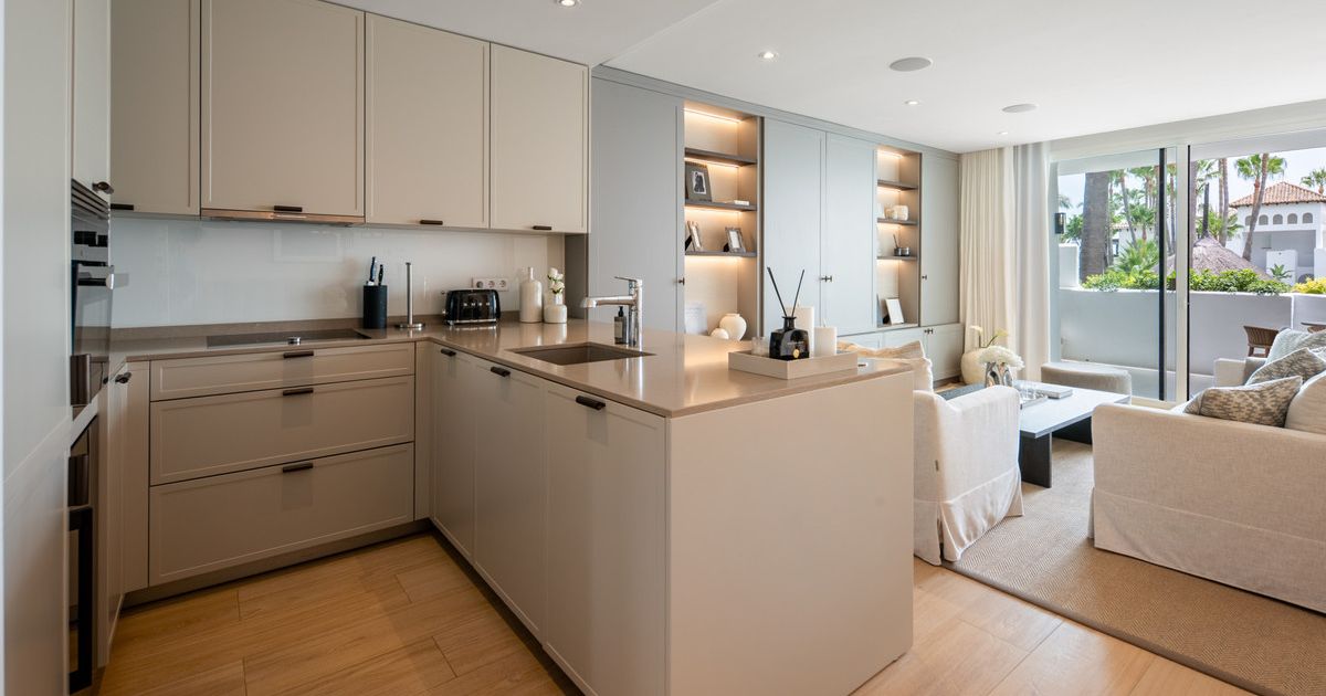 Appartement op de middelste verdieping in The Golden Mile, The Golden Mile, 7/12