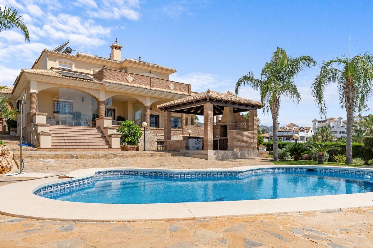 Vrijstaande Villa in Torrequebrada, Torrequebrada, 1/12