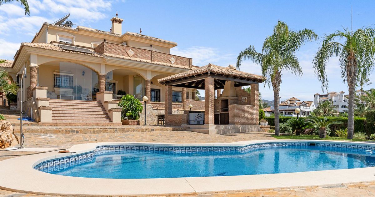 Vrijstaande Villa in Torrequebrada, Torrequebrada, 1/12