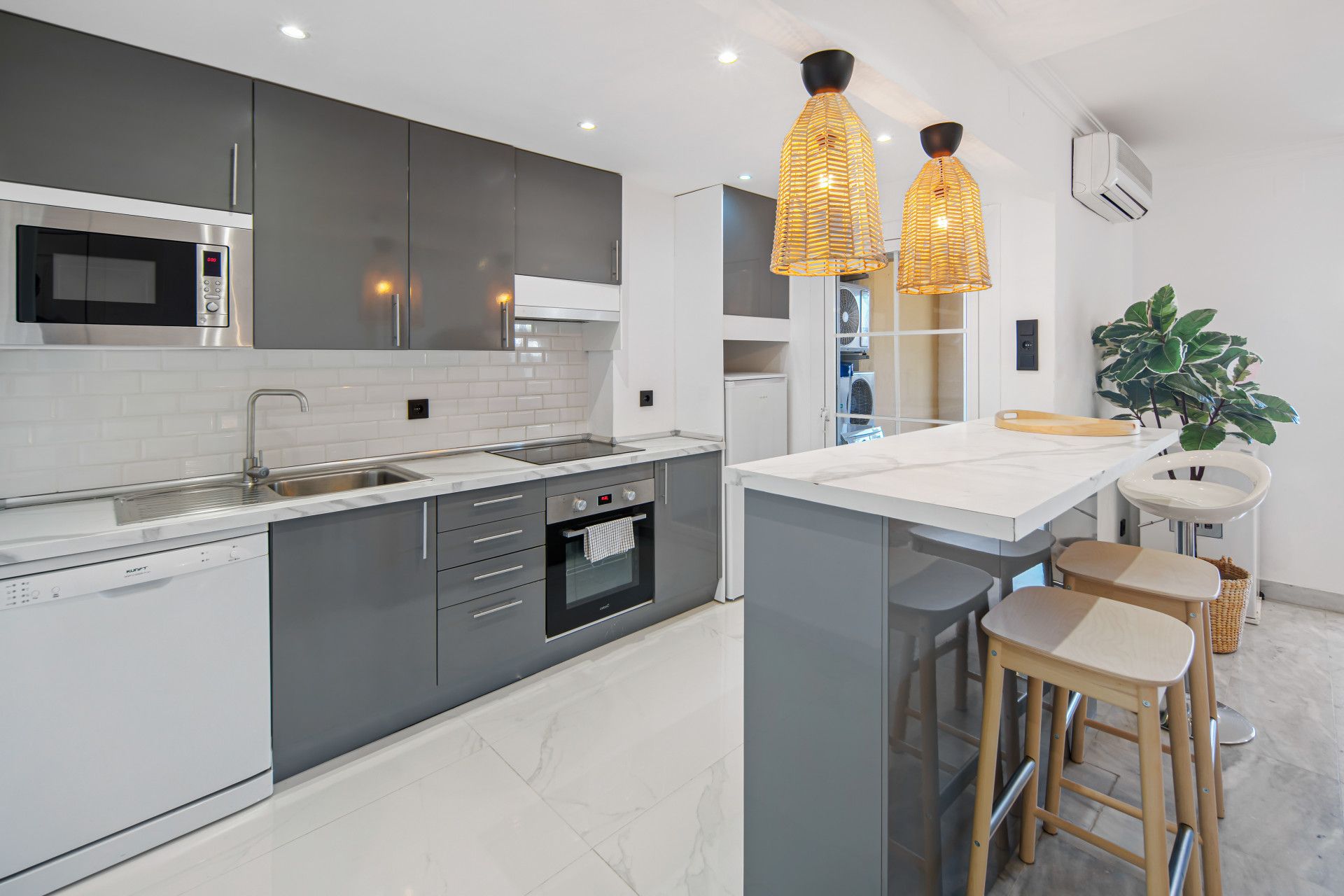Duplex in Nueva Andalucia, Nueva Andalucia, 6/12