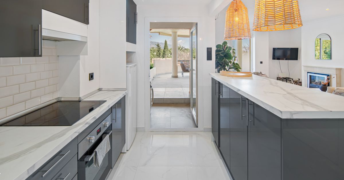 Duplex in Nueva Andalucia, Nueva Andalucia, 8/12