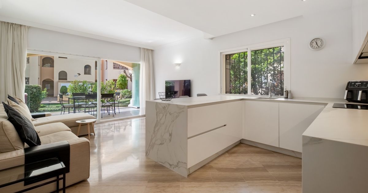 Lägenhet på markplan i Marbella East, Hacienda Elviria, Marbella East, 1/12