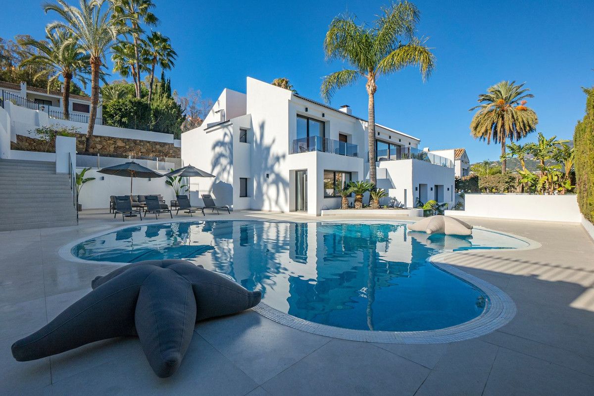 Detached Villa in Nueva Andalucía, Nueva Andalucía, 2/12
