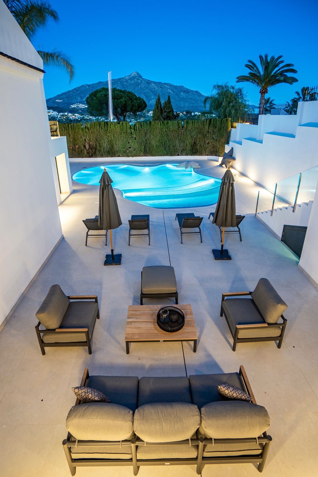 Detached Villa in Nueva Andalucía, Nueva Andalucía, 7/12