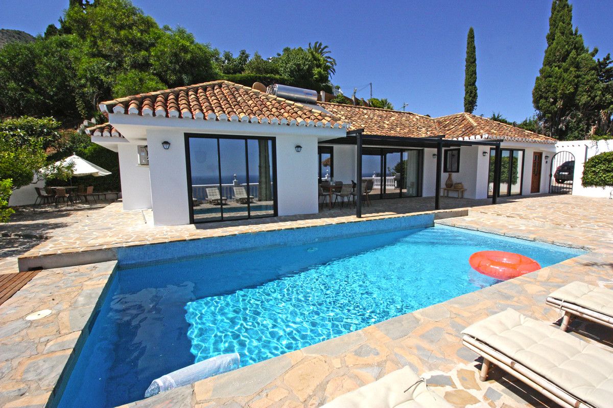 Detached Villa in La Capellania, La Capellania, 4/12