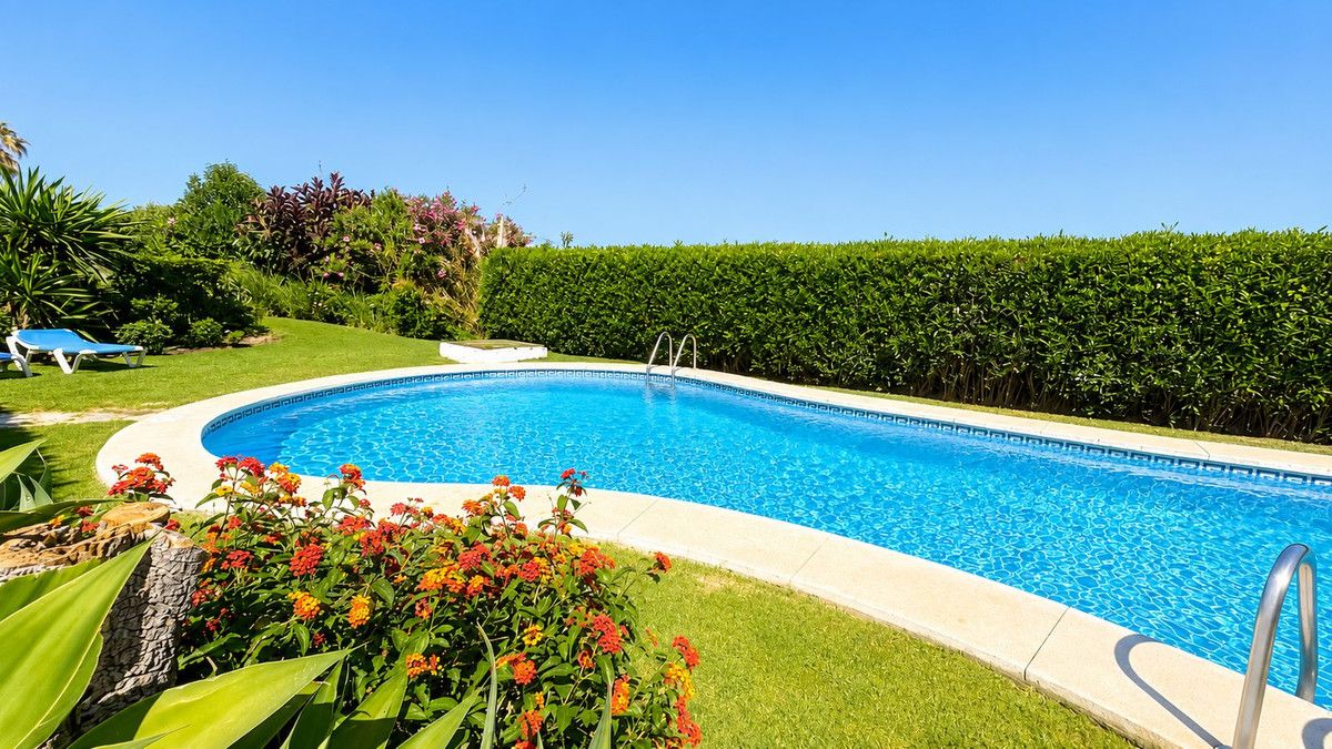 Apartamento en planta media en Estepona, Estepona, 2/12