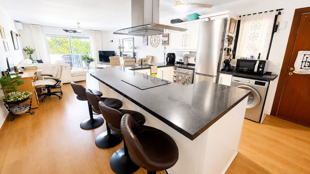 Apartamento en planta media en Estepona, Estepona, 5/12
