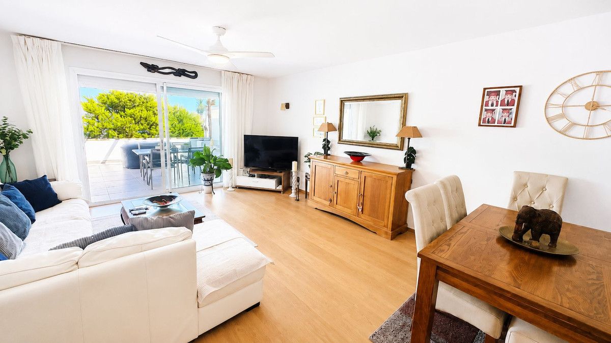 Apartamento en planta media en Estepona, Estepona, 6/12