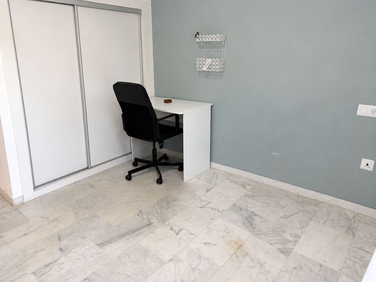 Middle Floor Apartment in Benalmadena, Benalmadena, 12/12