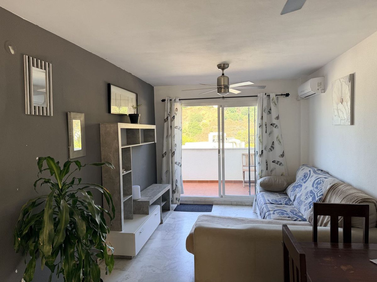 Middle Floor Apartment in Benalmadena, Benalmadena, 4/12