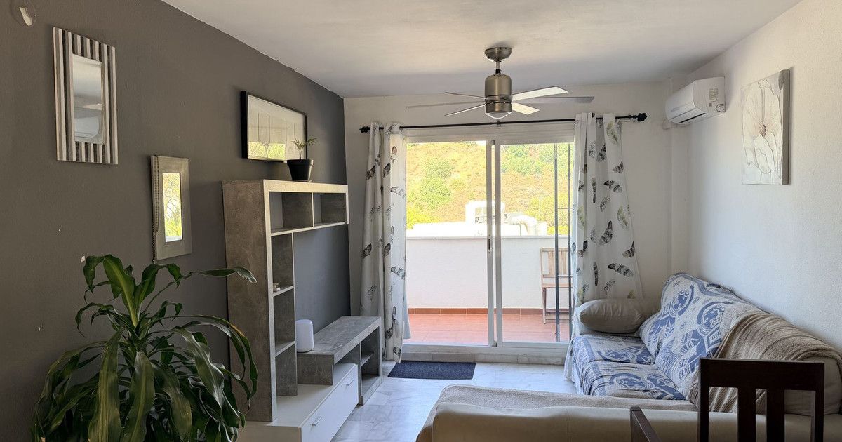 Middle Floor Apartment in Benalmadena, Benalmadena, 4/12