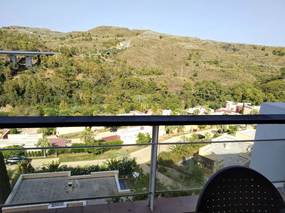 Middle Floor Apartment in Benahavís, Benahavís, 8/12
