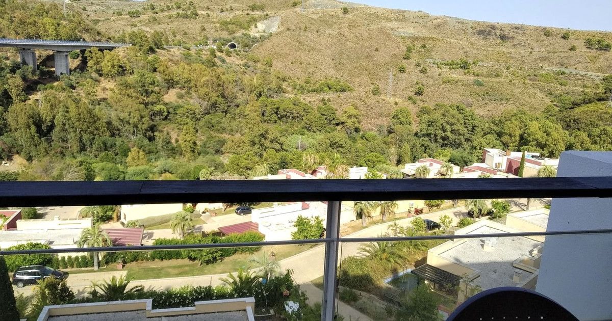 Middle Floor Apartment in Benahavís, Benahavís, 8/12