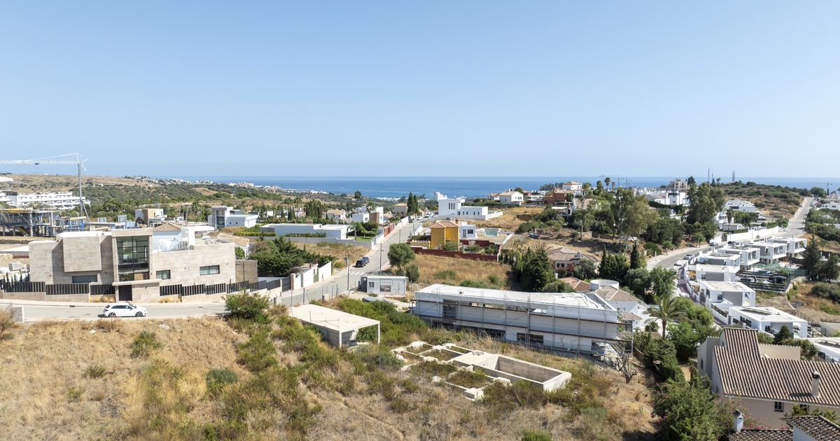 Участок в Estepona, Estepona, 1/12
