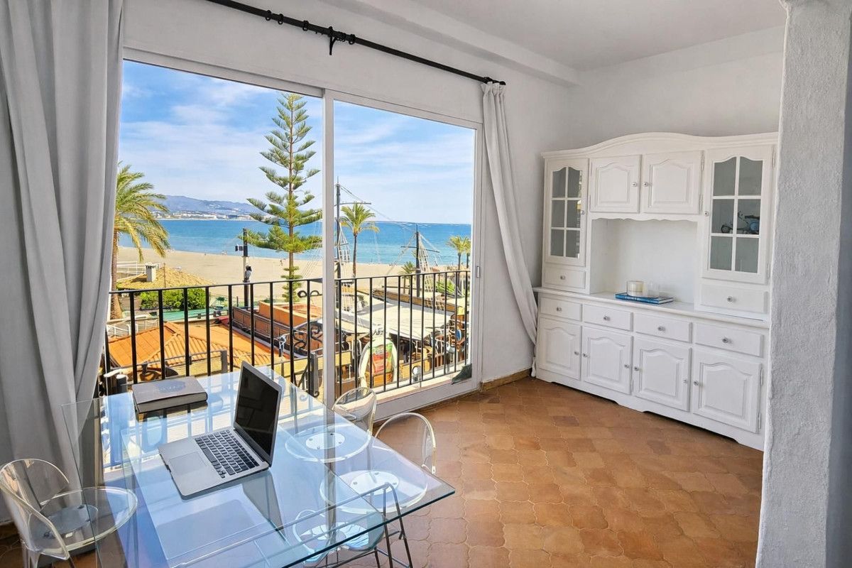 Apartamento de planta media en Puerto Banús, Puerto Banús, 1/12