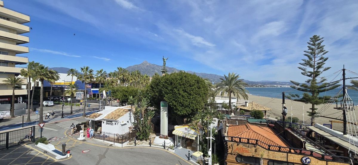 Apartamento de planta media en Puerto Banús, Puerto Banús, 10/12