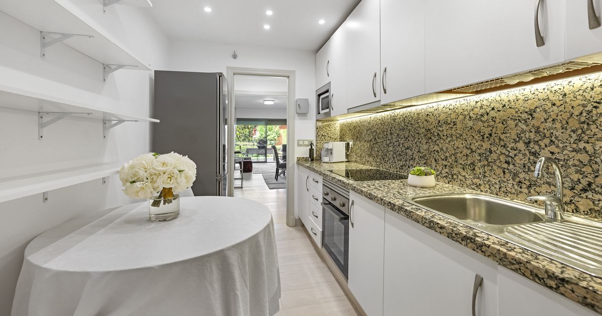 Ground Floor Apartment in Estepona, Benatalaya, Estepona, 12/12