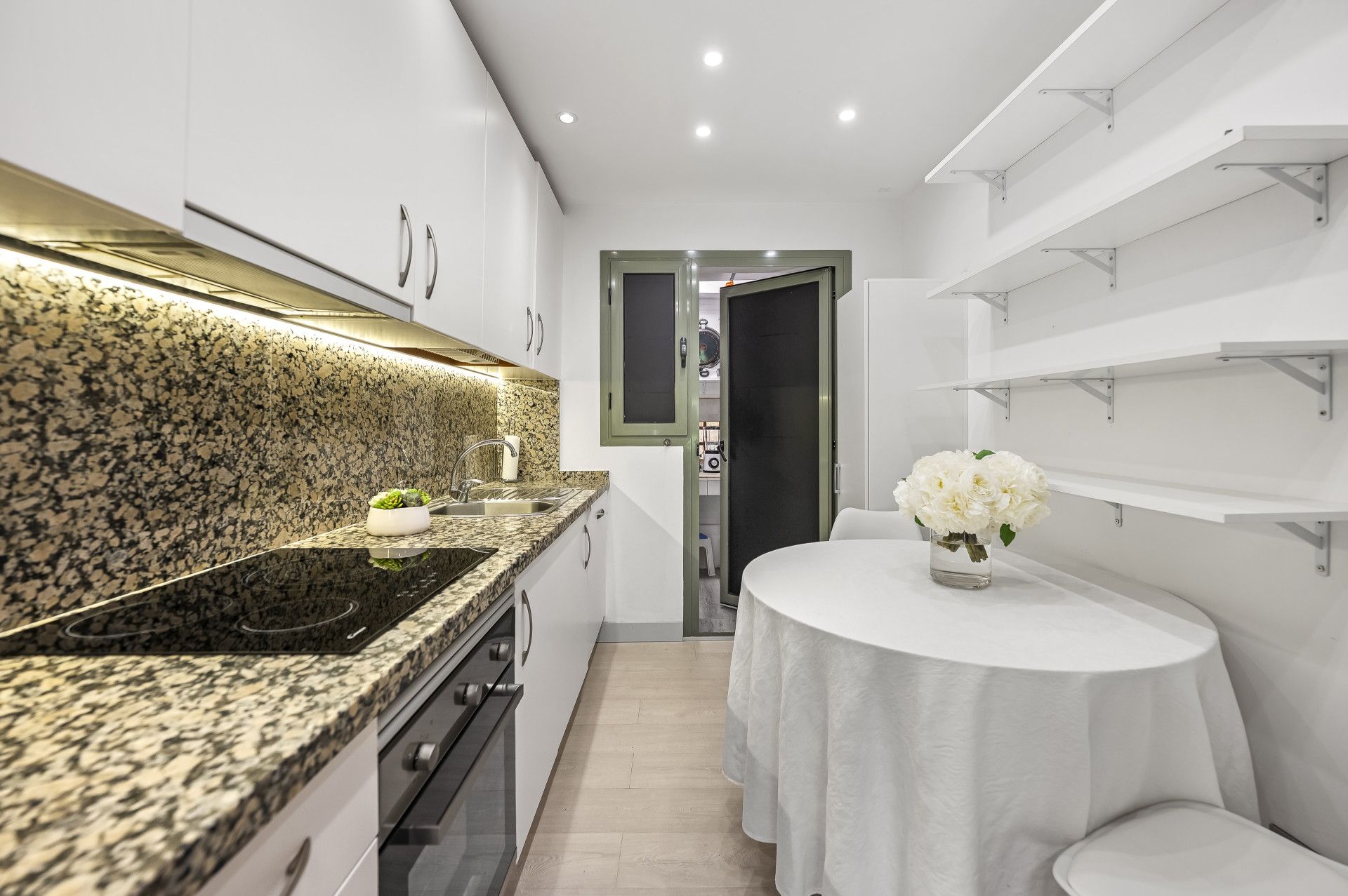 Ground Floor Apartment in Estepona, Benatalaya, Estepona, 11/12