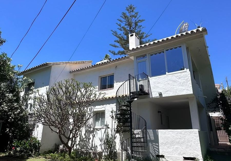 Detached Villa in El Faro, El Faro, 4/11