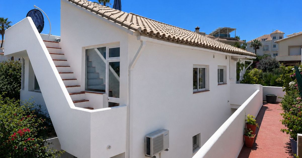 Detached Villa in El Faro, El Faro, 5/11