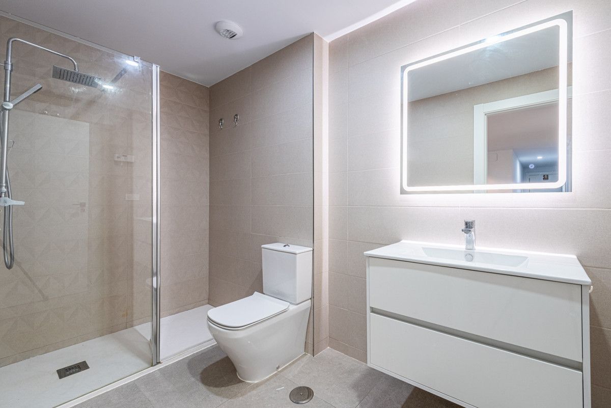 Apartamento en Planta Media en Torremolinos, Torremolinos, 6/12