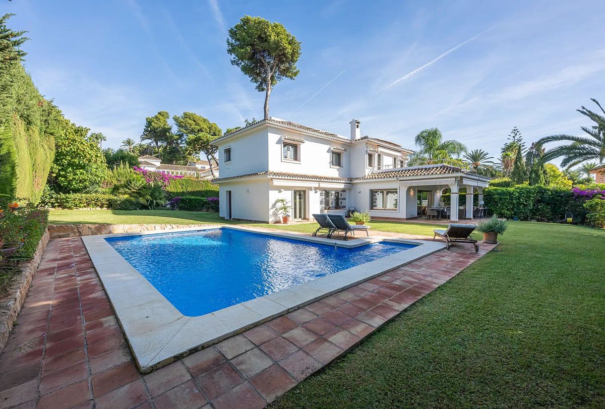 Vrijstaande Villa in Los Monteros, Los Monteros, 1/12