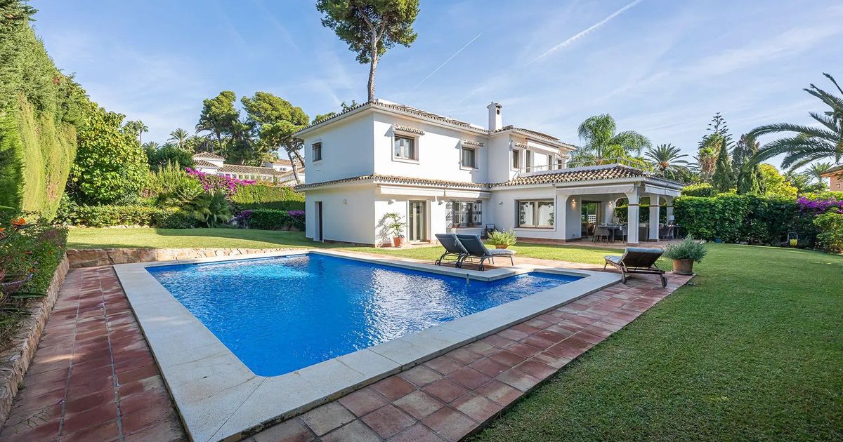 Vrijstaande Villa in Los Monteros, Los Monteros, 1/12
