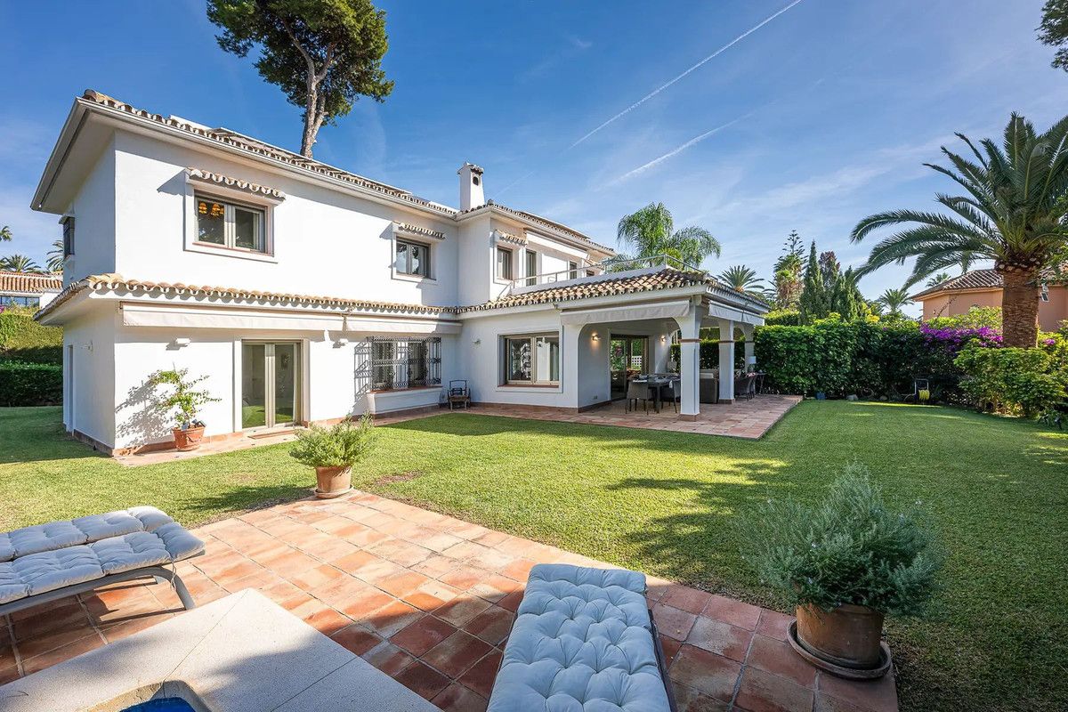 Vrijstaande Villa in Los Monteros, Los Monteros, 4/12