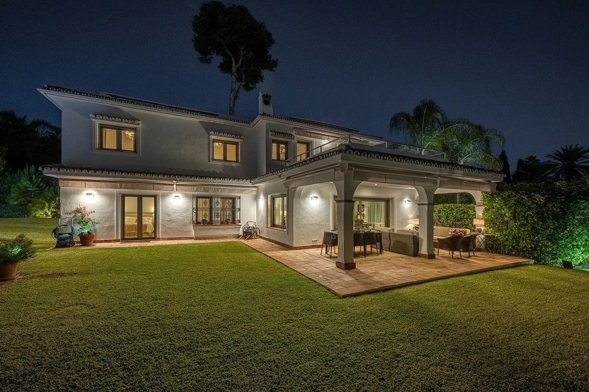 Vrijstaande Villa in Los Monteros, Los Monteros, 5/12