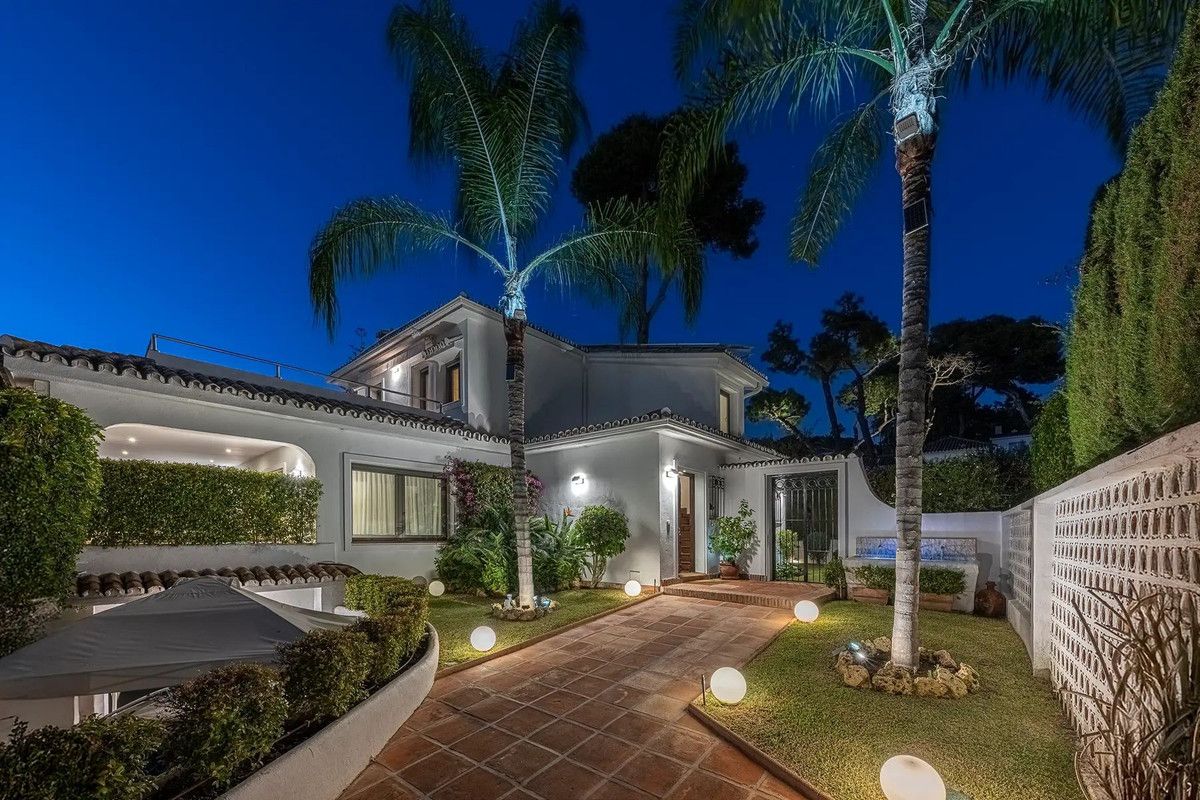 Vrijstaande Villa in Los Monteros, Los Monteros, 6/12