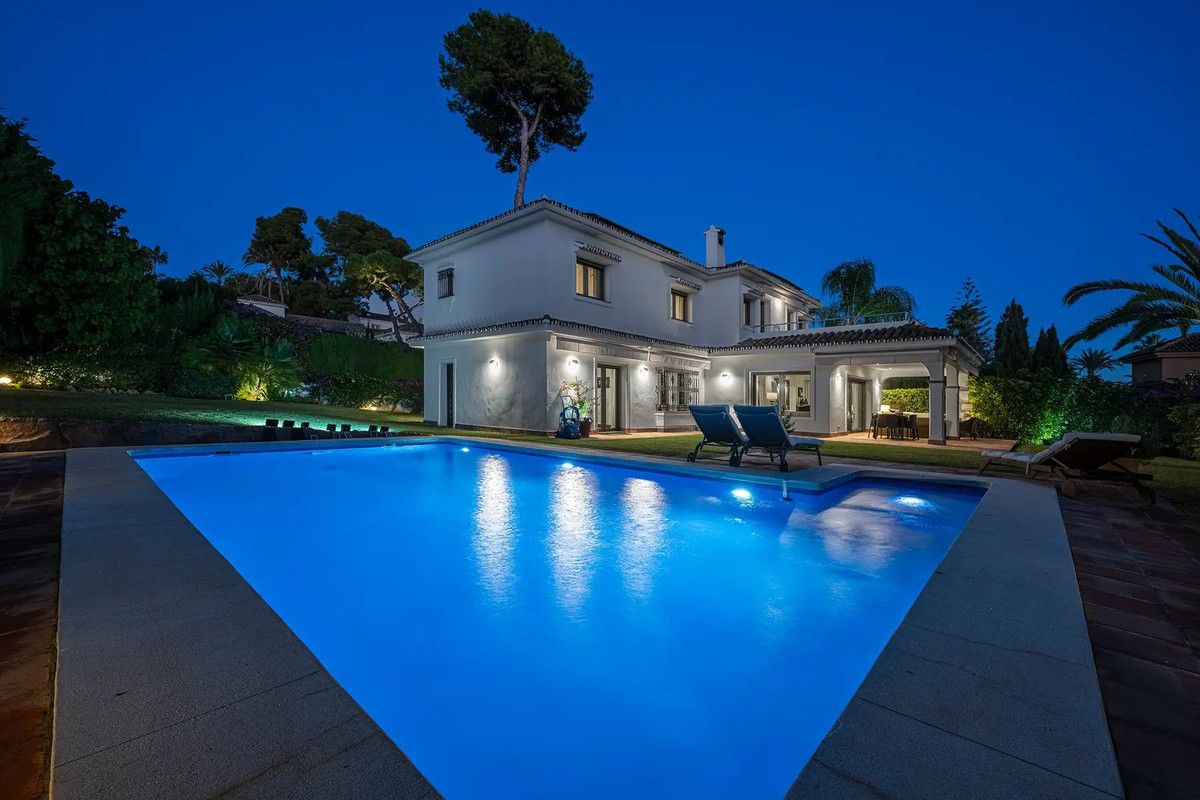 Vrijstaande Villa in Los Monteros, Los Monteros, 7/12
