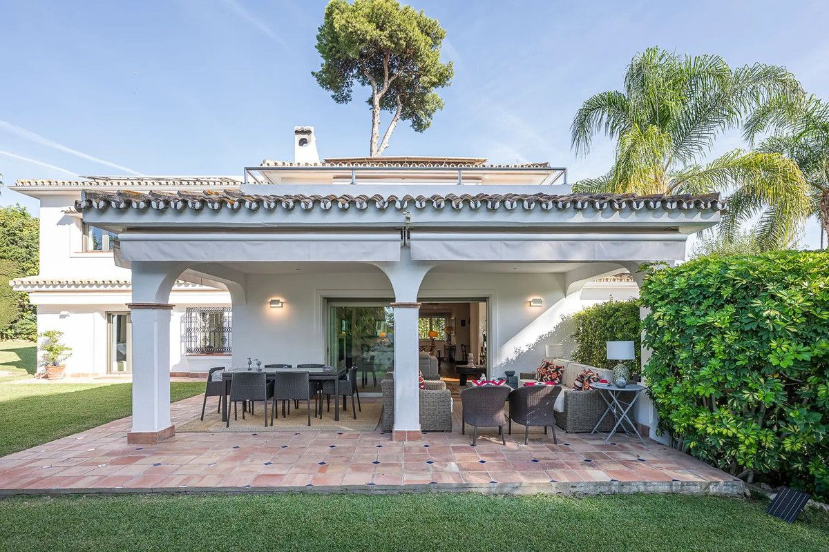 Vrijstaande Villa in Los Monteros, Los Monteros, 8/12