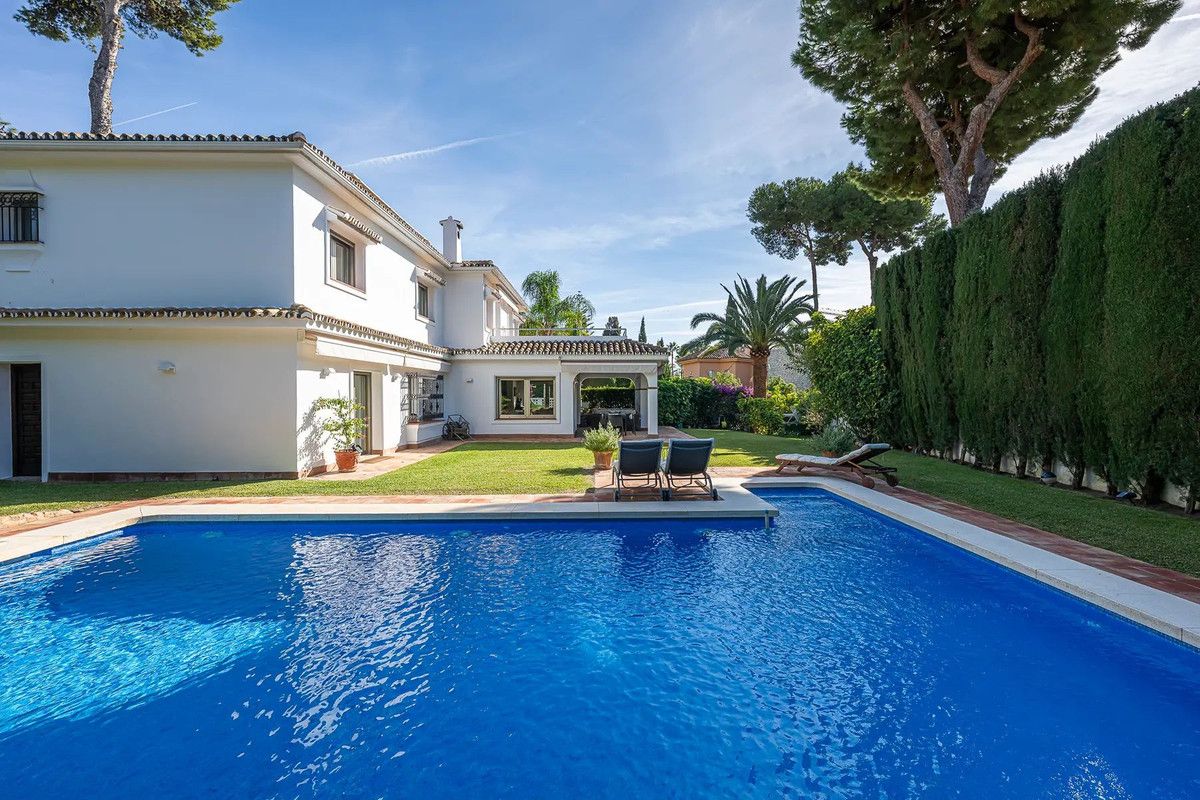 Vrijstaande Villa in Los Monteros, Los Monteros, 9/12