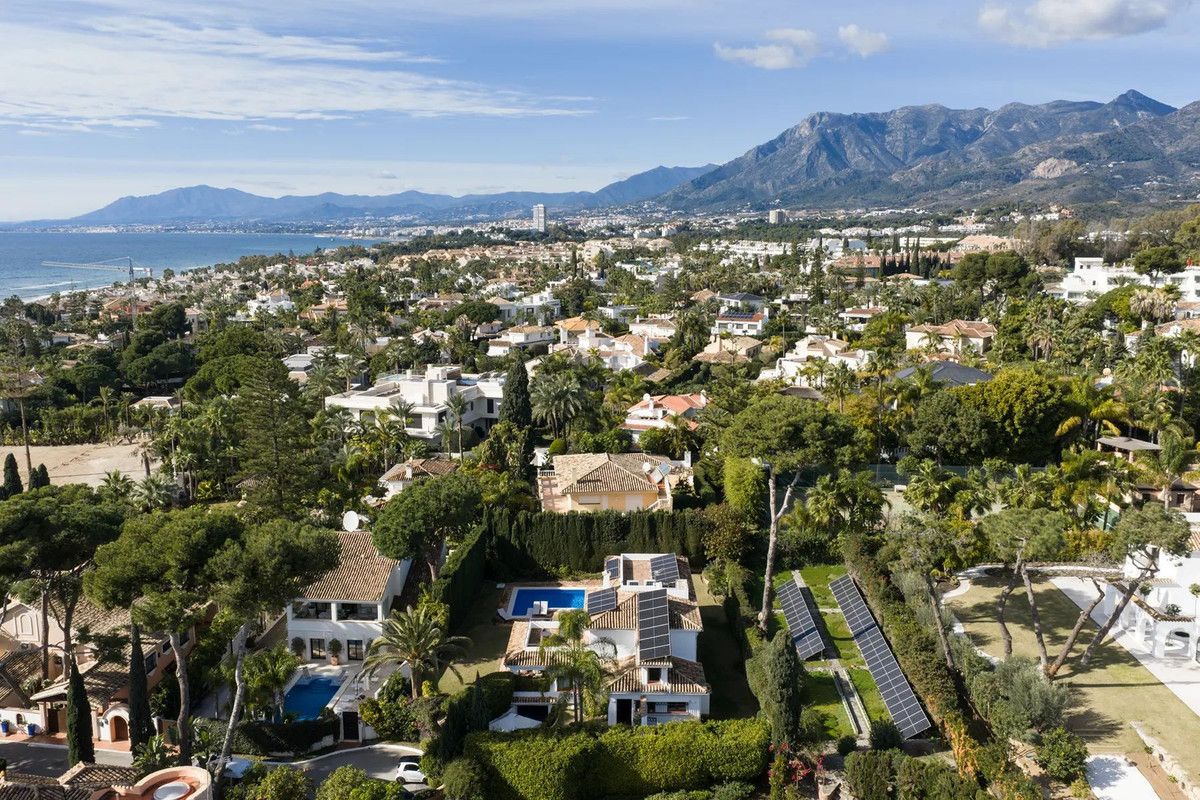 Vrijstaande Villa in Los Monteros, Los Monteros, 10/12