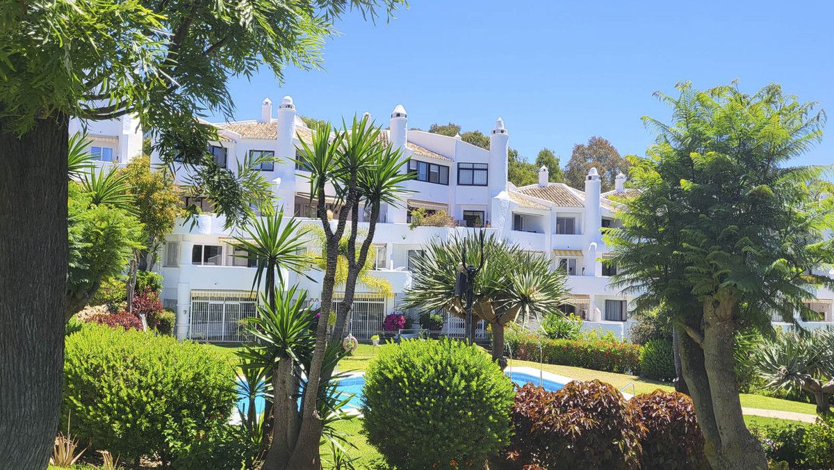 Apartamento en planta media en Calahonda, Calahonda, 1/12