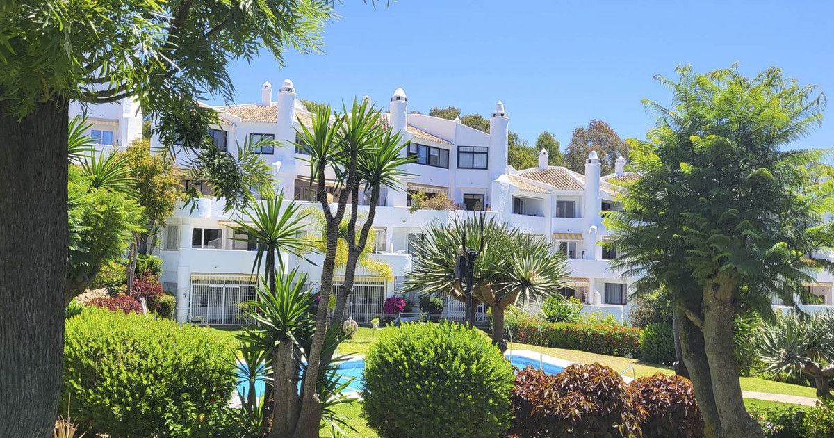 Apartamento en planta media en Calahonda, Calahonda, 1/12