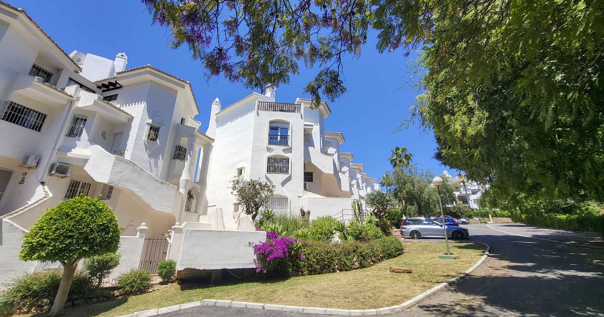 Apartamento en planta media en Calahonda, Calahonda, 2/12