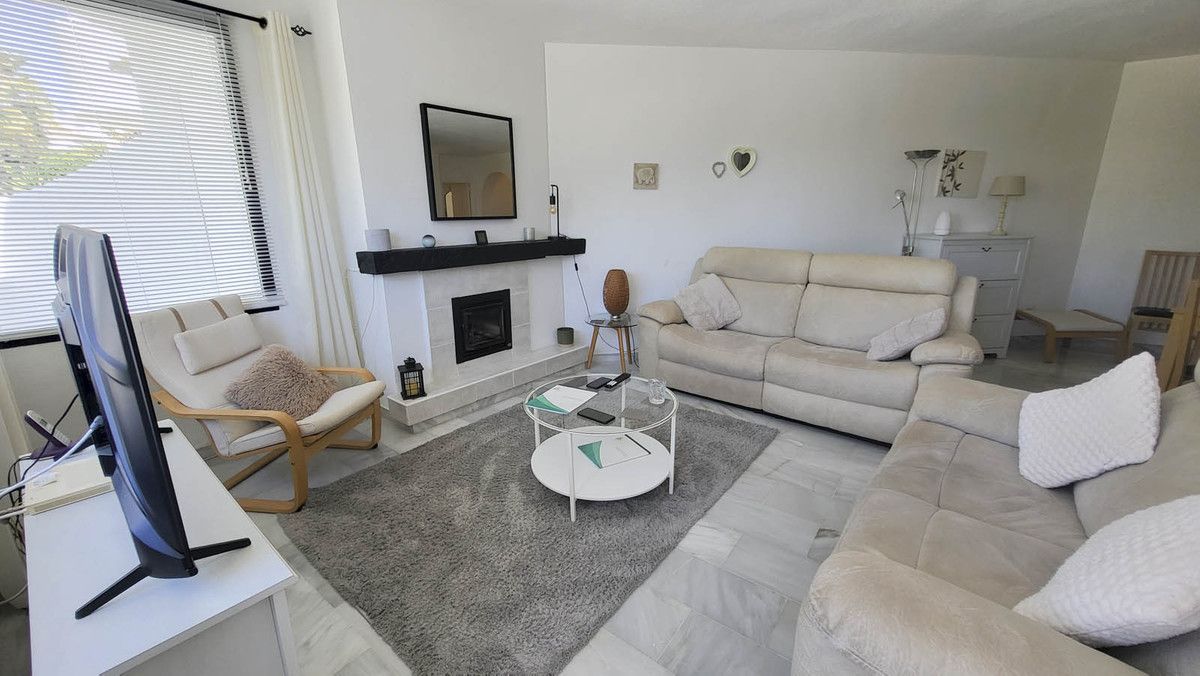 Apartamento en planta media en Calahonda, Calahonda, 3/12