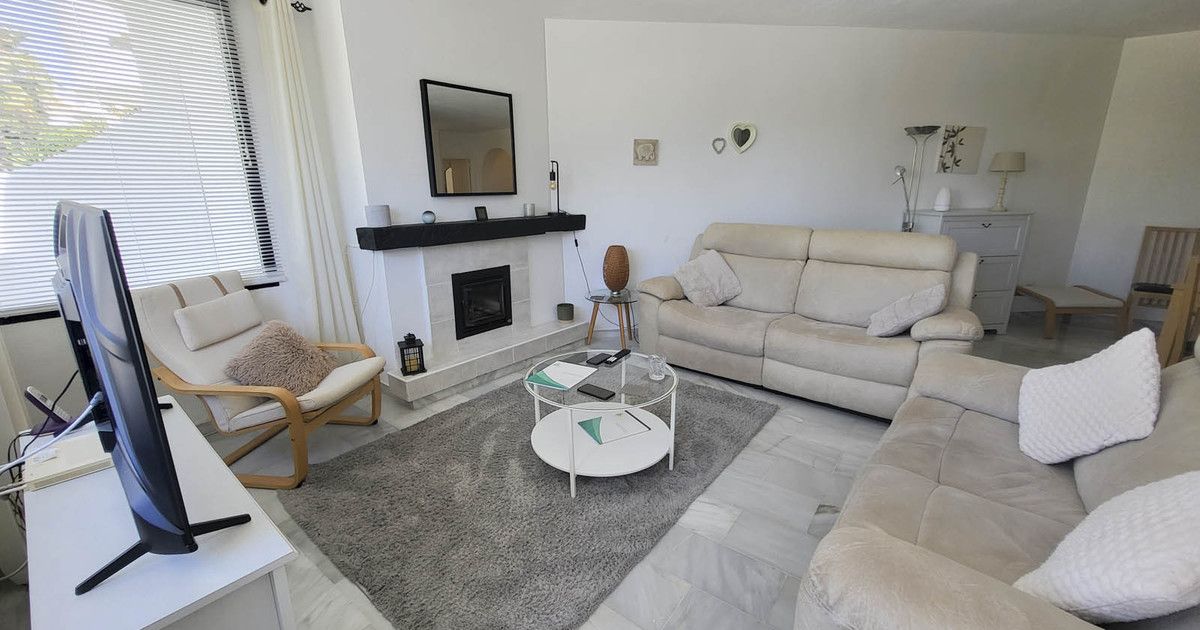 Apartamento en planta media en Calahonda, Calahonda, 3/12
