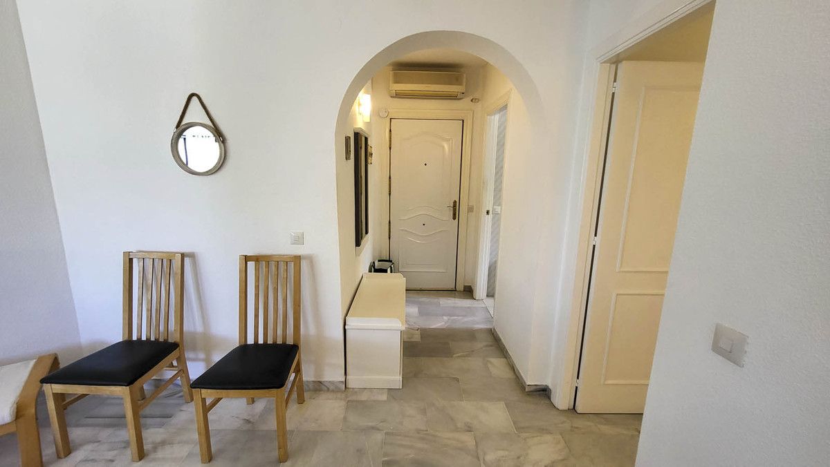 Apartamento en planta media en Calahonda, Calahonda, 4/12